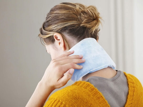 Cách giảm đau vai gáy đơn giản tại nhà