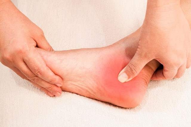 Cách massage bấm huyệt trị đau gót chân